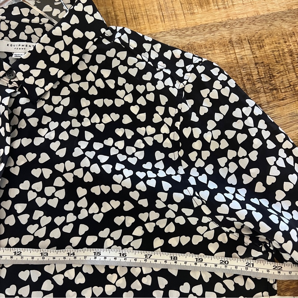 EQUIPMENT Essential Silk Heart-Print button down blouse black and white - Picture 6 of 7